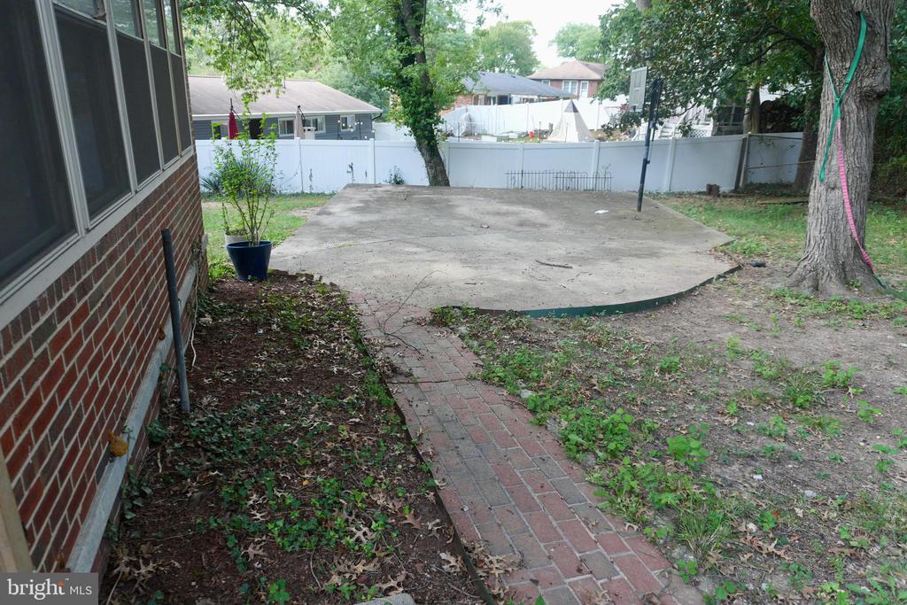 2402 FAIRLAWN STREET