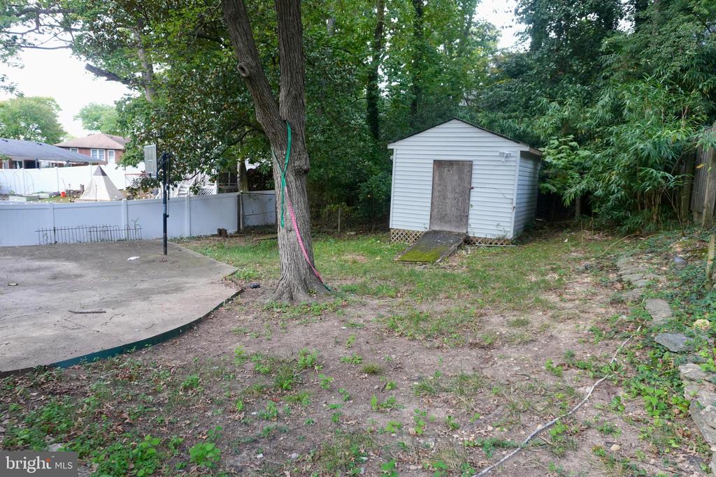 2402 FAIRLAWN STREET