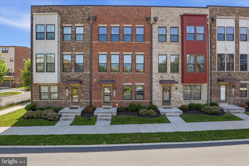 4702 TOWNE PARK ROAD