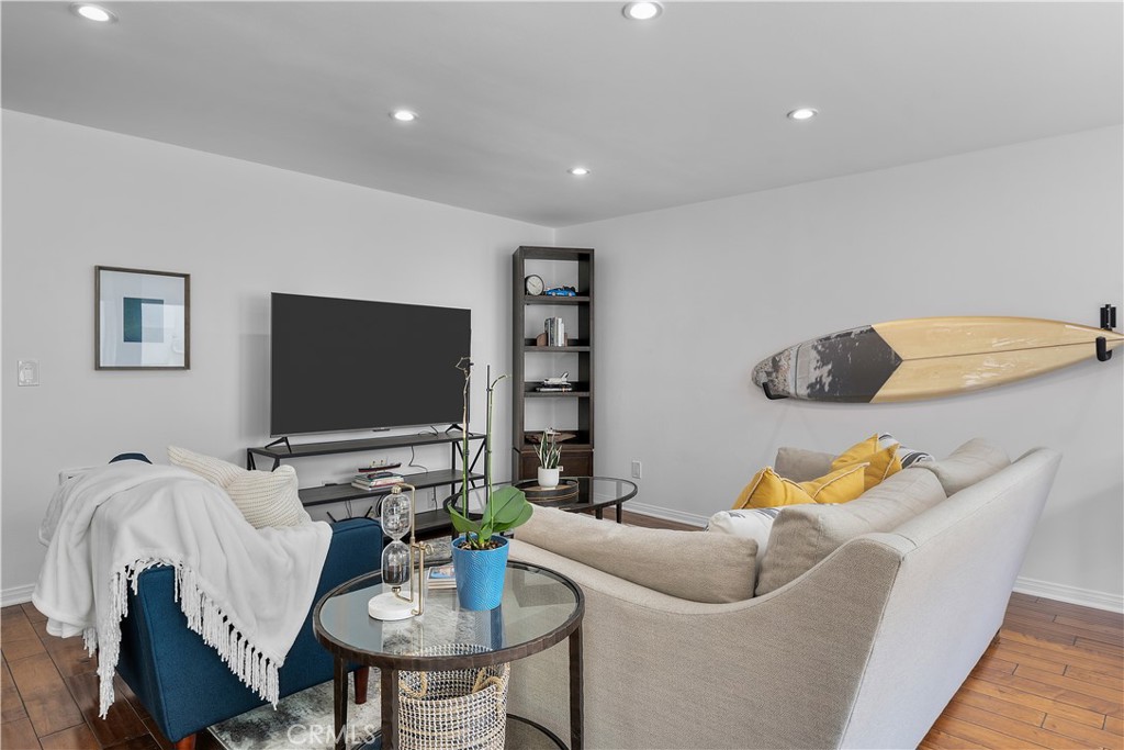 741 W 24th Street 6
