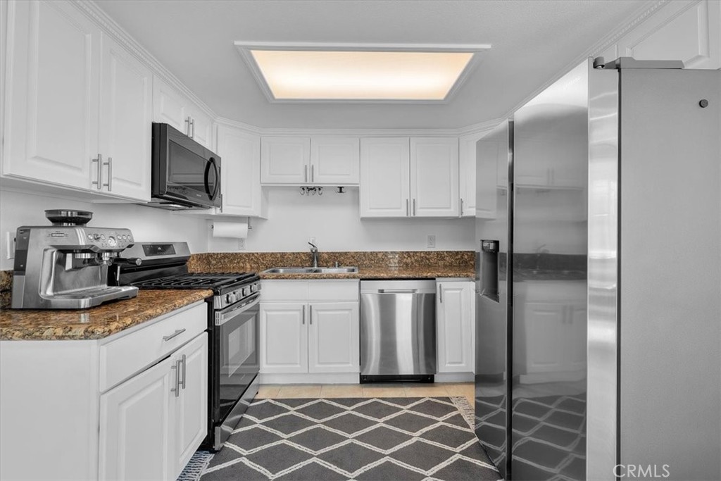 741 W 24th Street 6