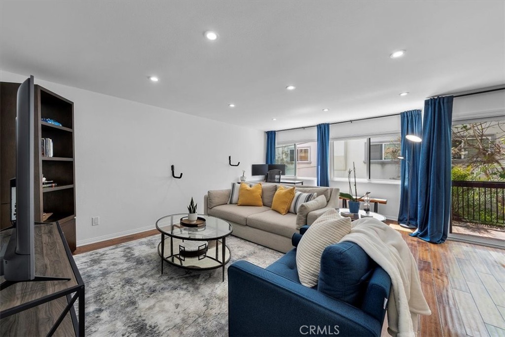 741 W 24th Street 6