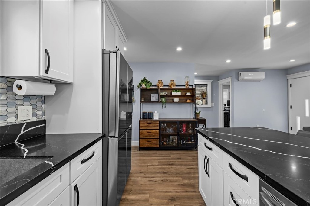 3231 W 134th Place