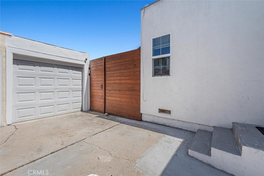 2628 S Kerckhoff Avenue