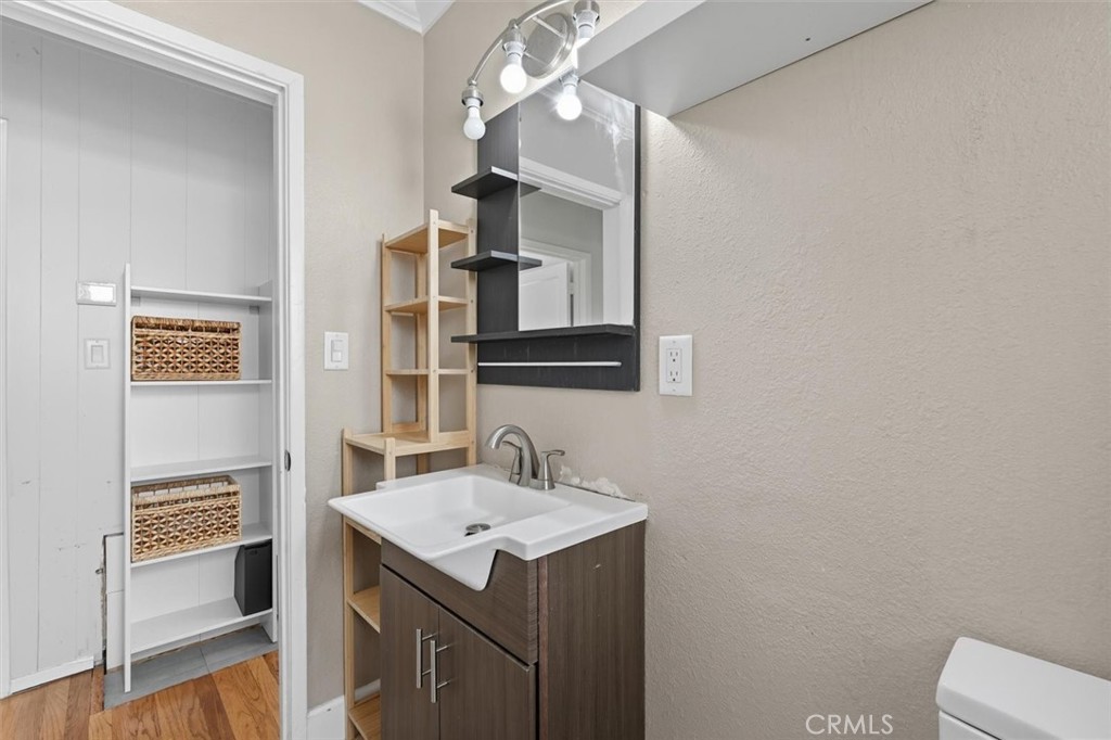 6219 Henrilee Street