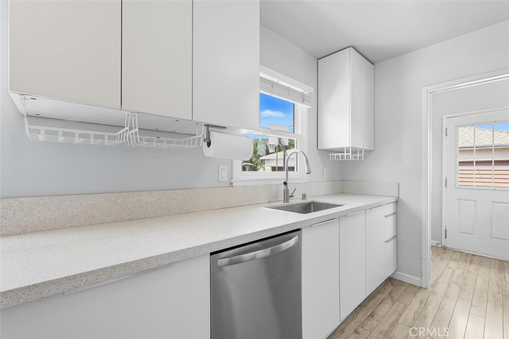 6219 Henrilee Street