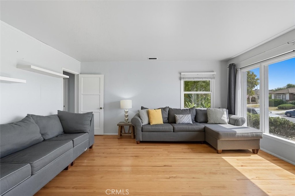 6219 Henrilee Street