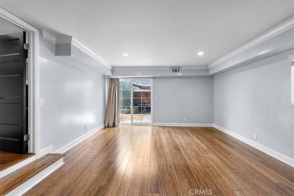 2067 Lomita