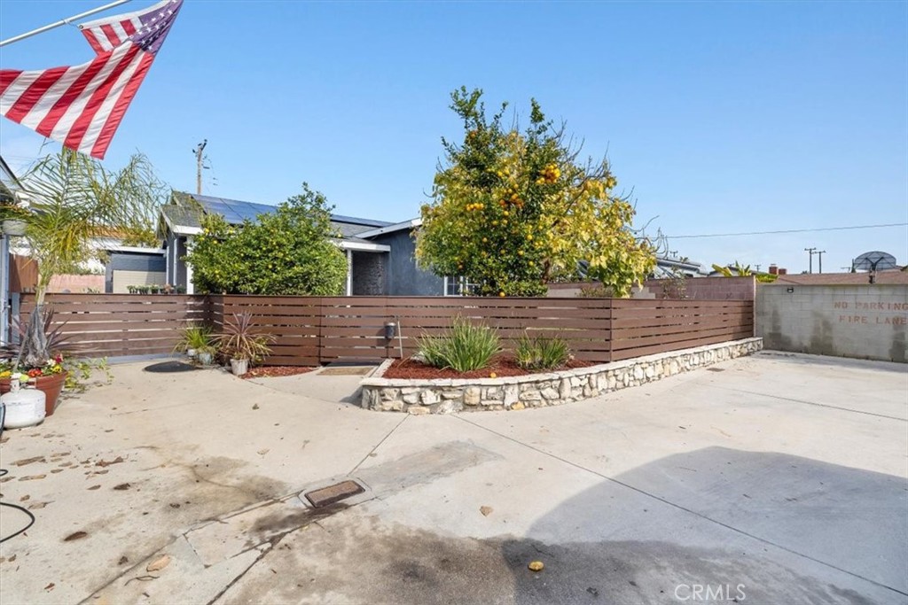 2067 Lomita