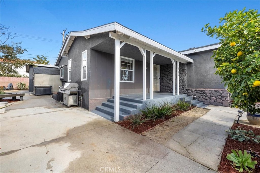 2067 Lomita