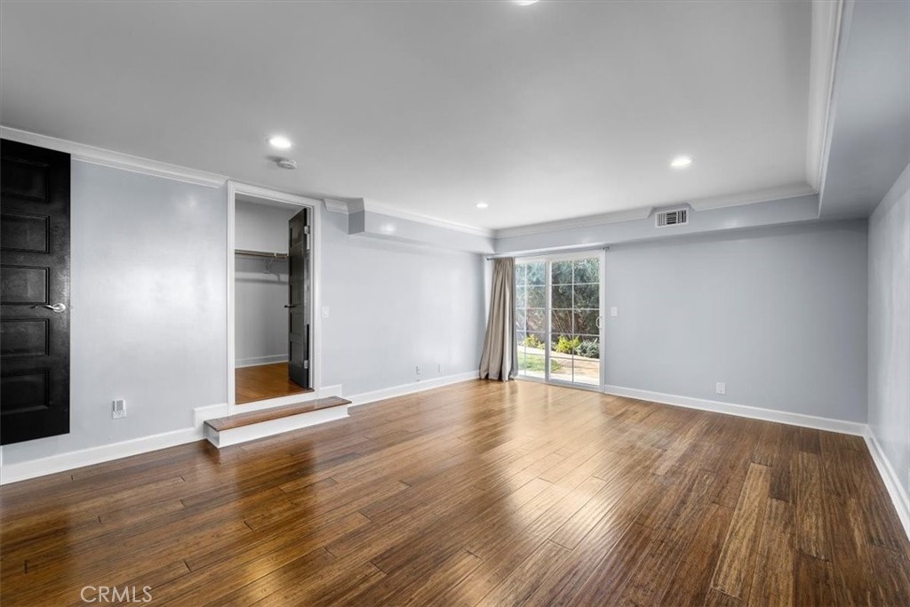 2067 Lomita