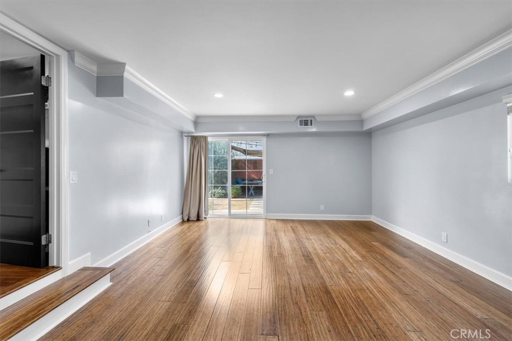 2067 Lomita