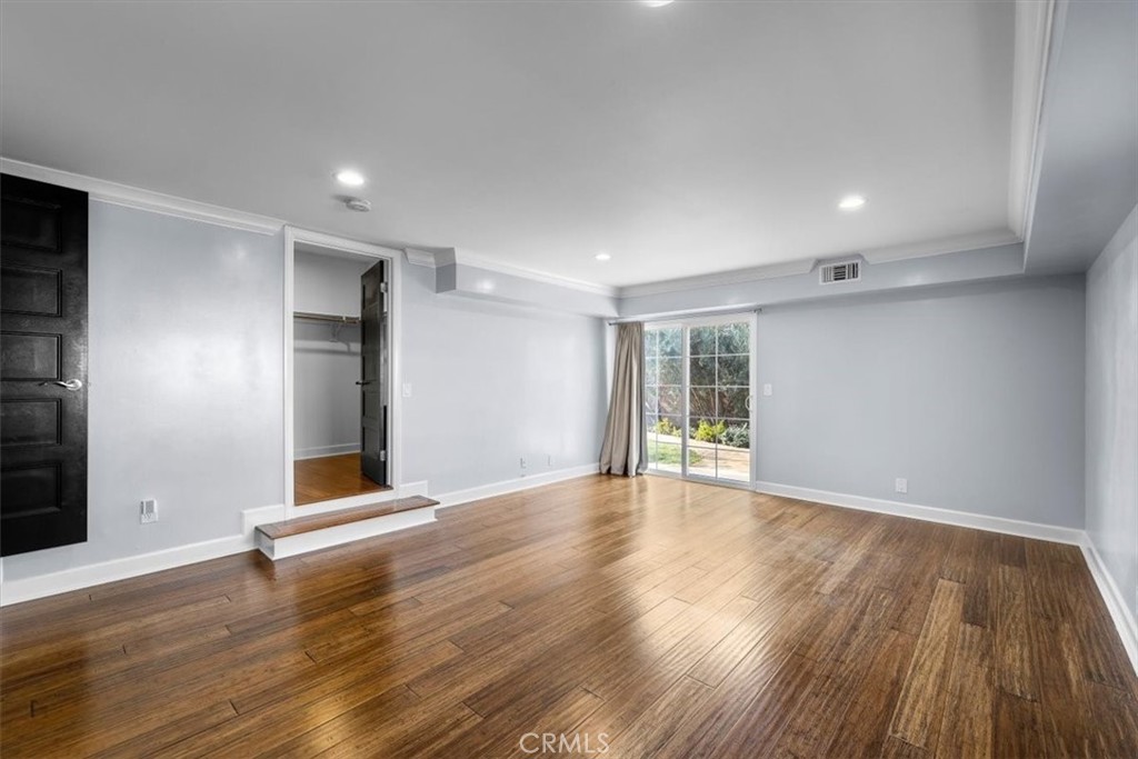 2067 Lomita
