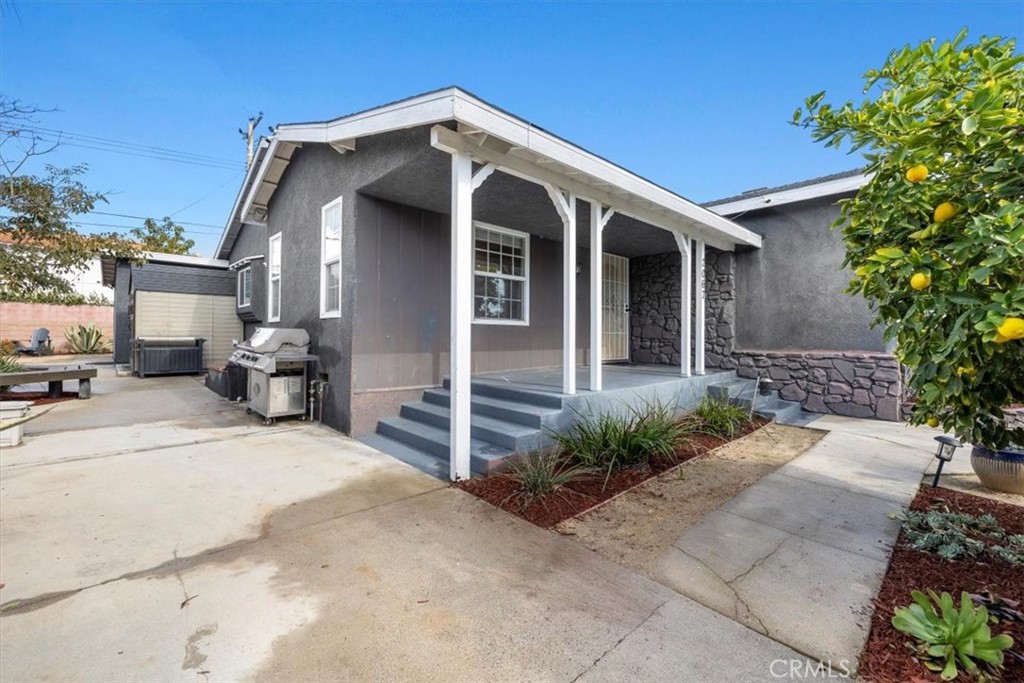 2067 Lomita