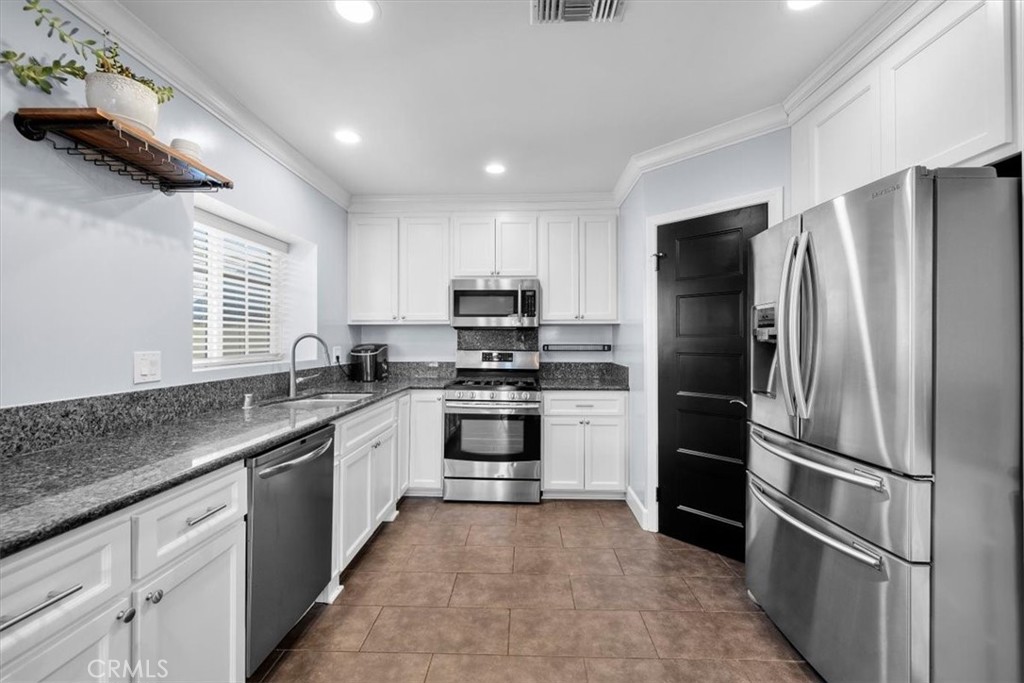 2067 Lomita