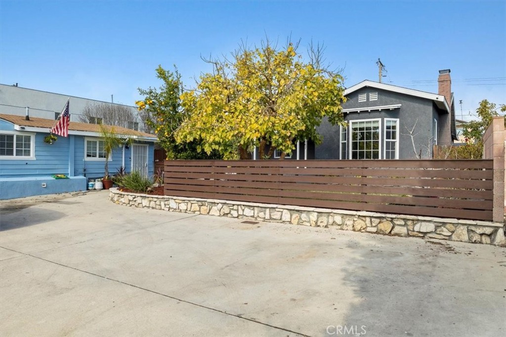 2067 Lomita