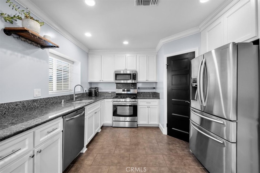 2067 Lomita