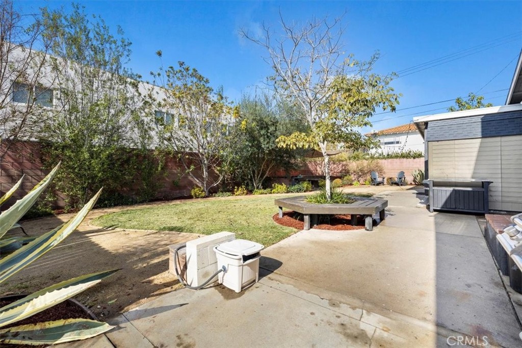 2067 Lomita