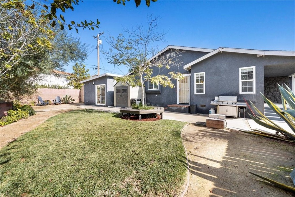 2067 Lomita