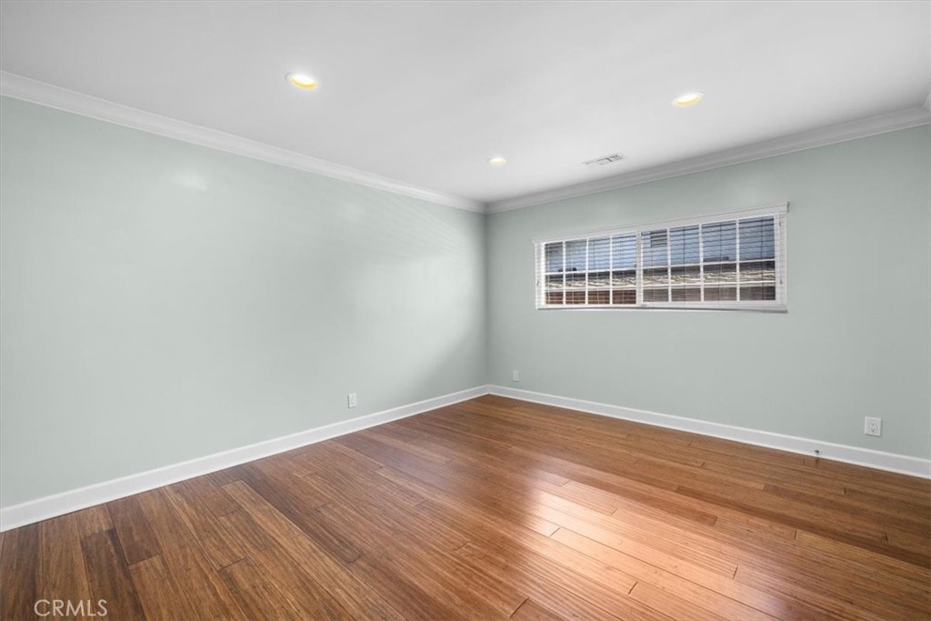 2067 Lomita