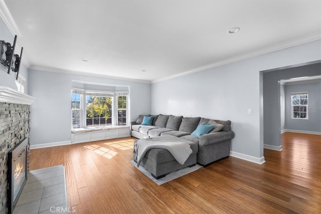 2067 Lomita