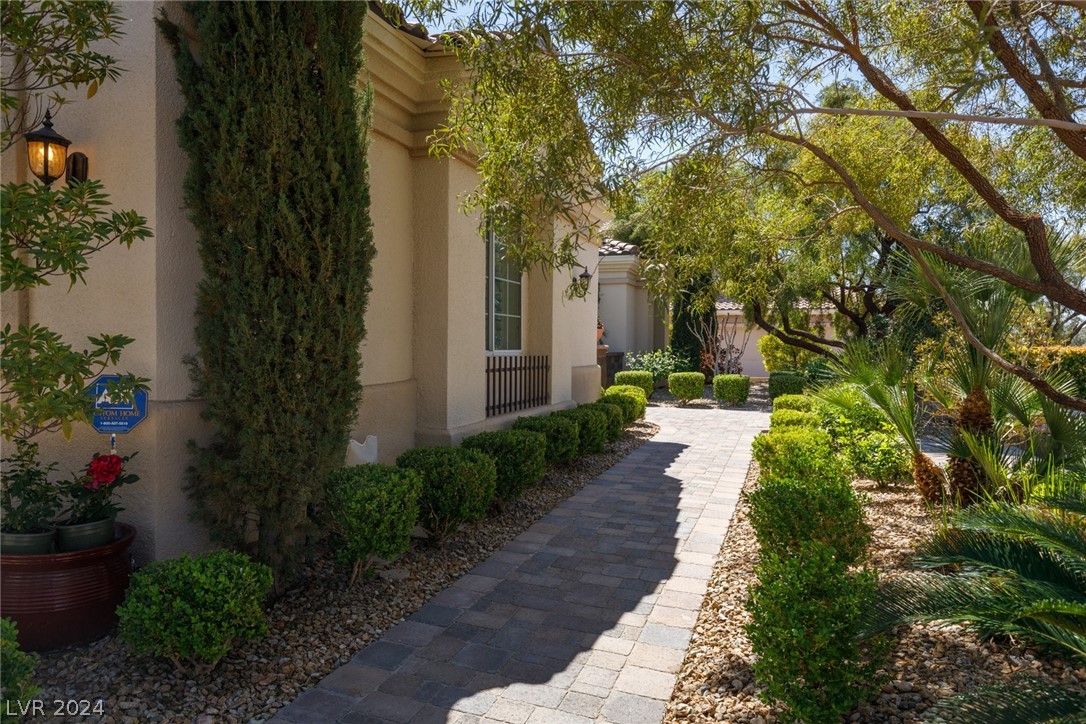 5594 Sumac Ridge Court