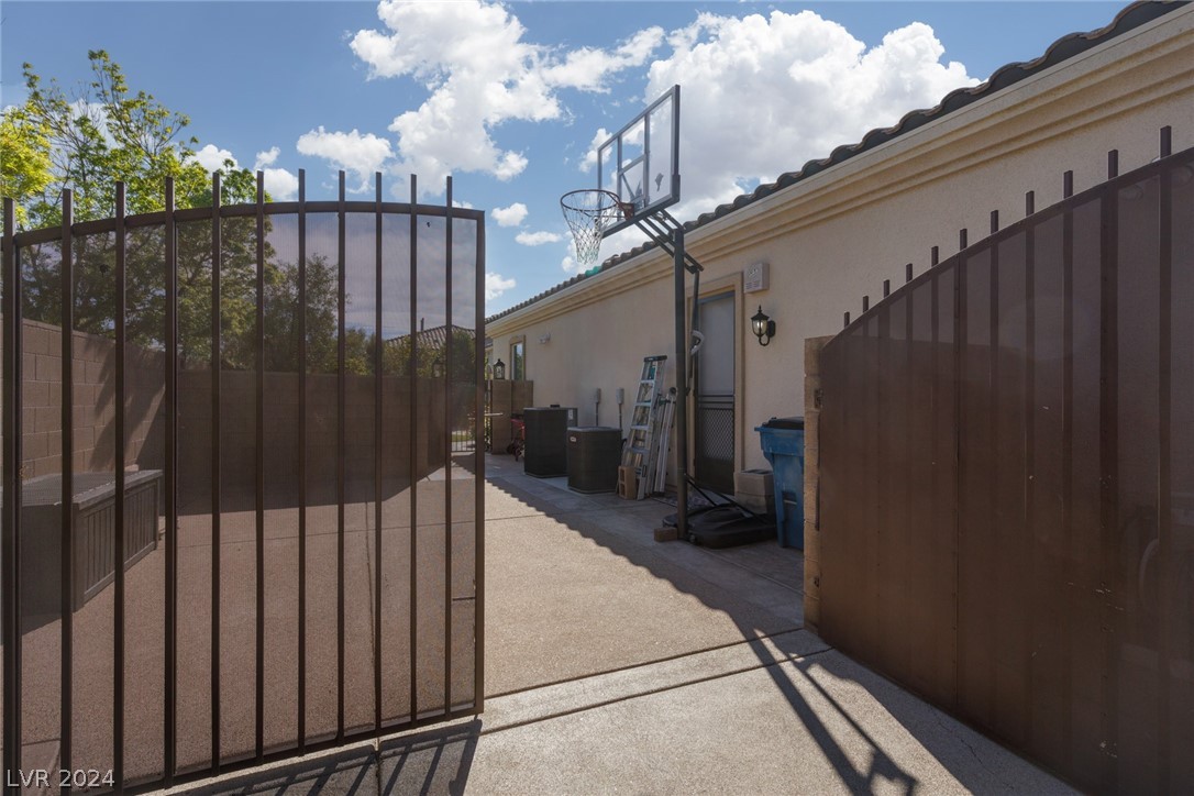 5594 Sumac Ridge Court