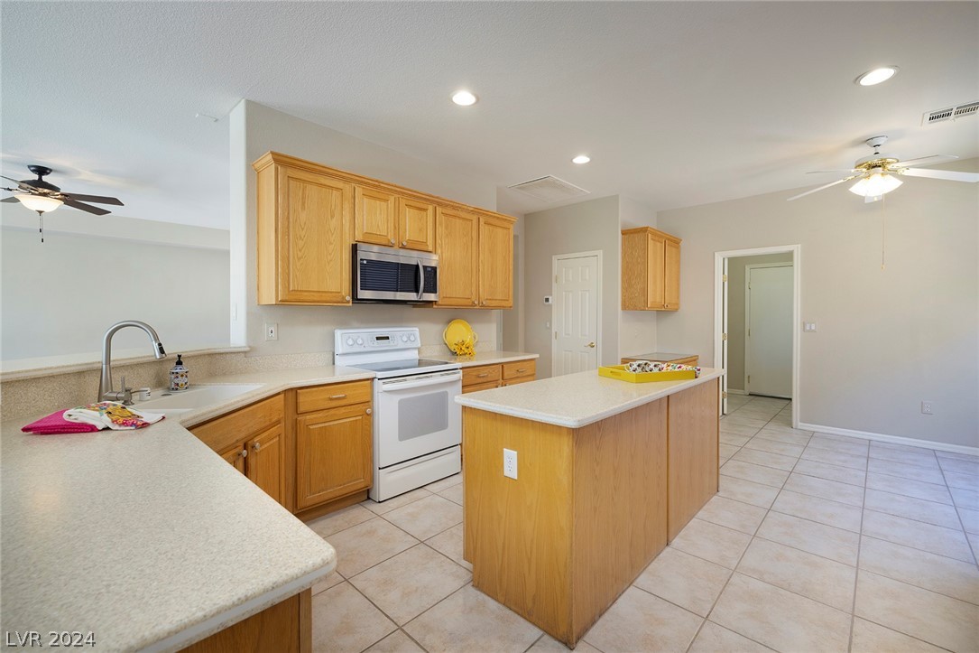 4392 Carta Luna Street