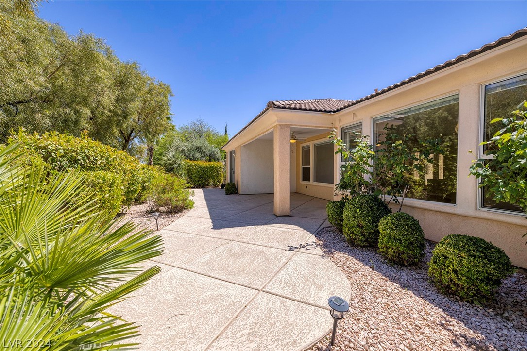 4392 Carta Luna Street