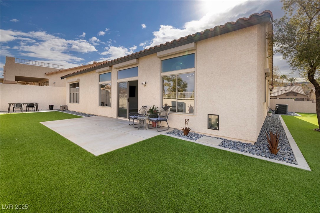 1592 Bamboo Bay Drive