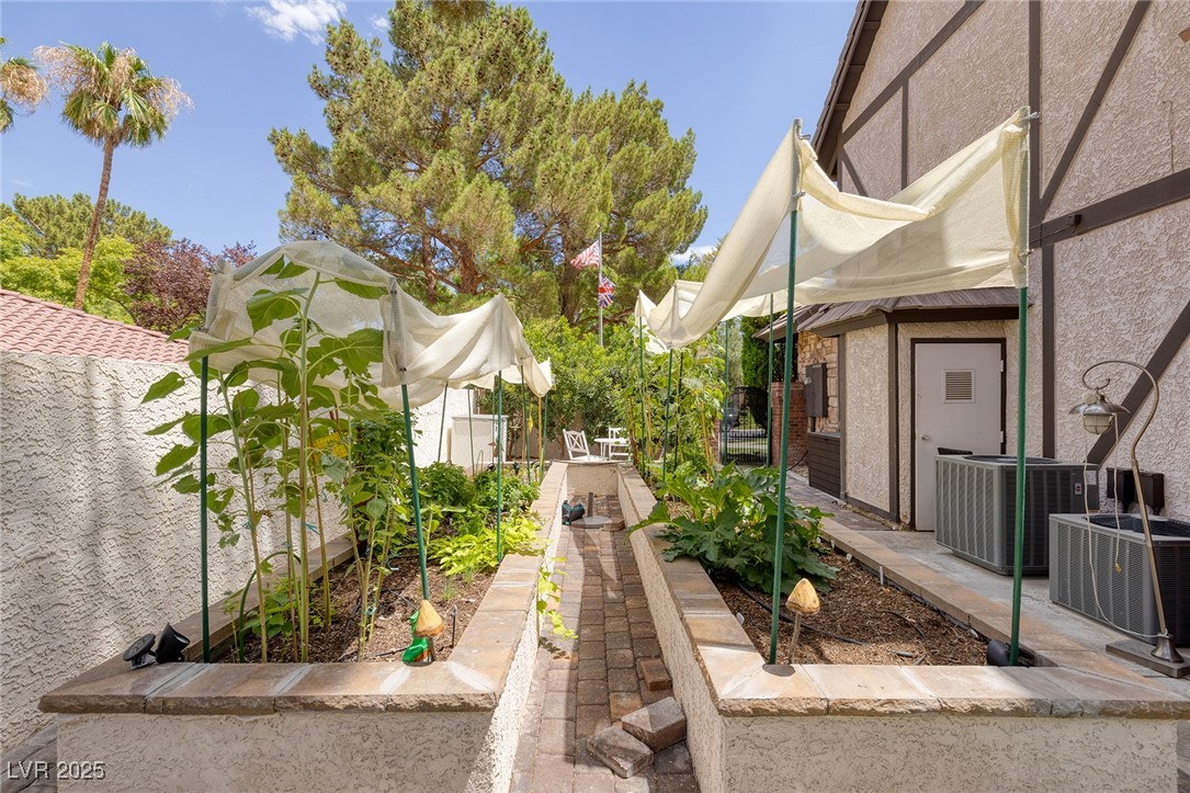 30 Quail Hollow Drive