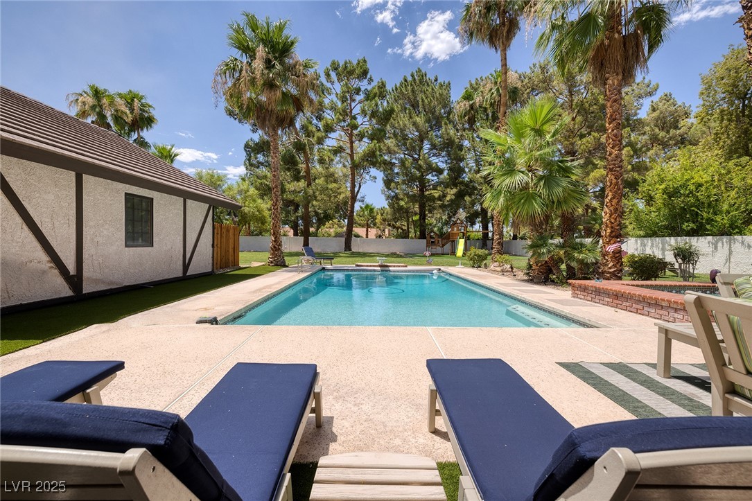 30 Quail Hollow Drive