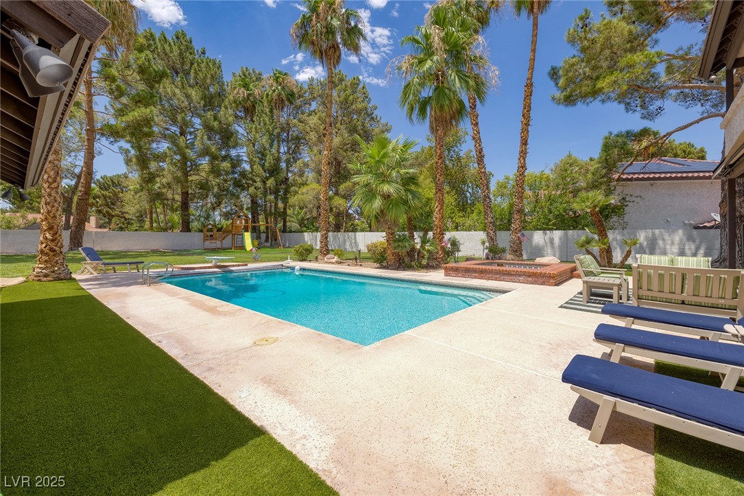 30 Quail Hollow Drive