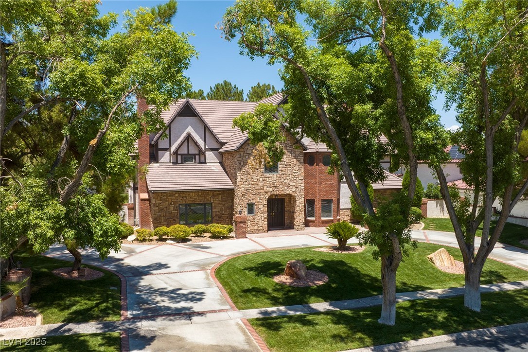 30 Quail Hollow Drive