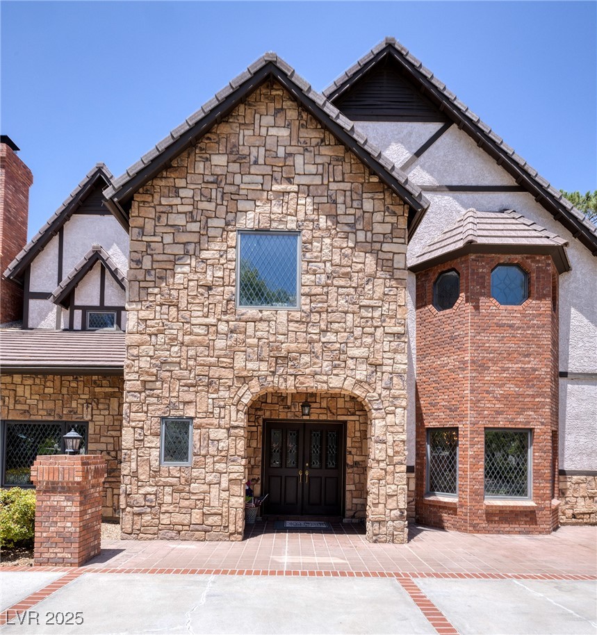 30 Quail Hollow Drive