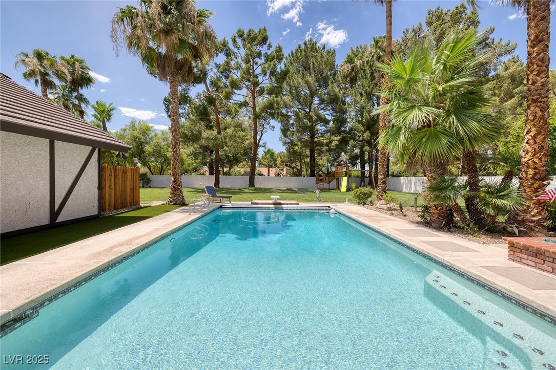 30 Quail Hollow Drive