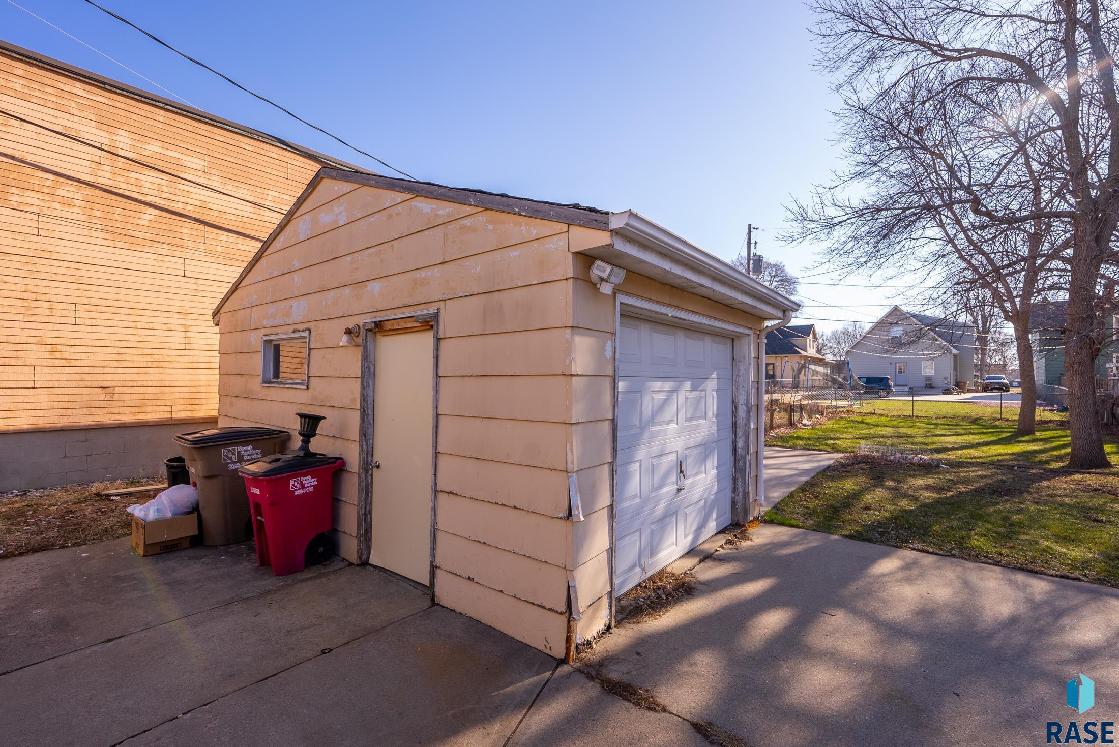 216 S Walts Ave