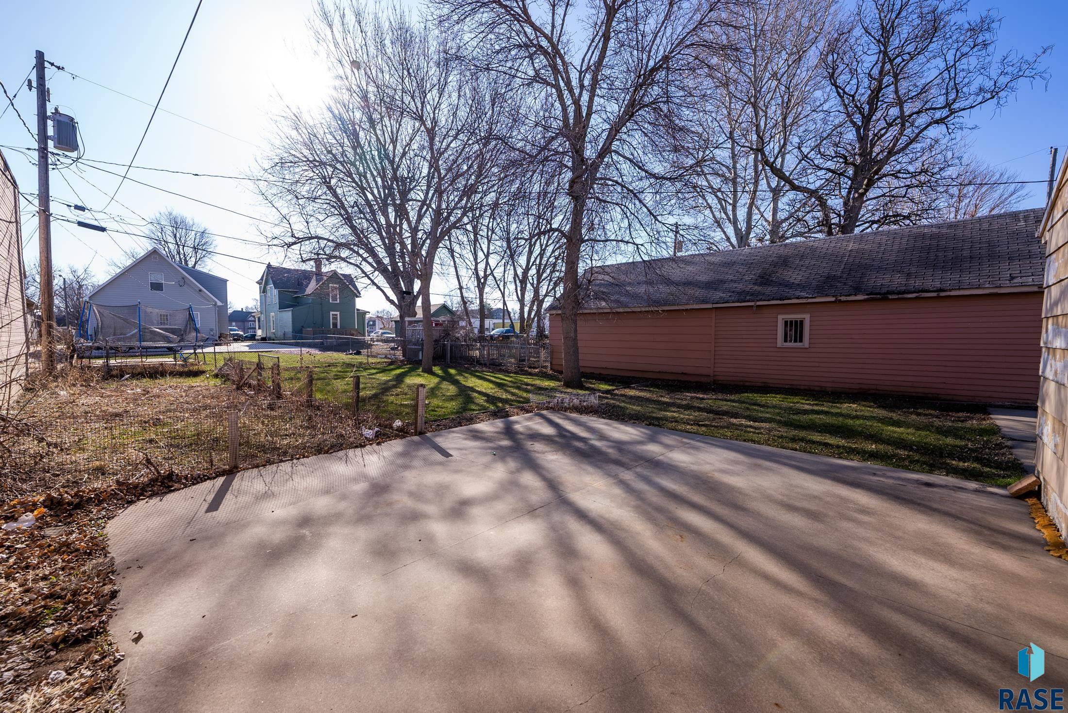 216 S Walts Ave