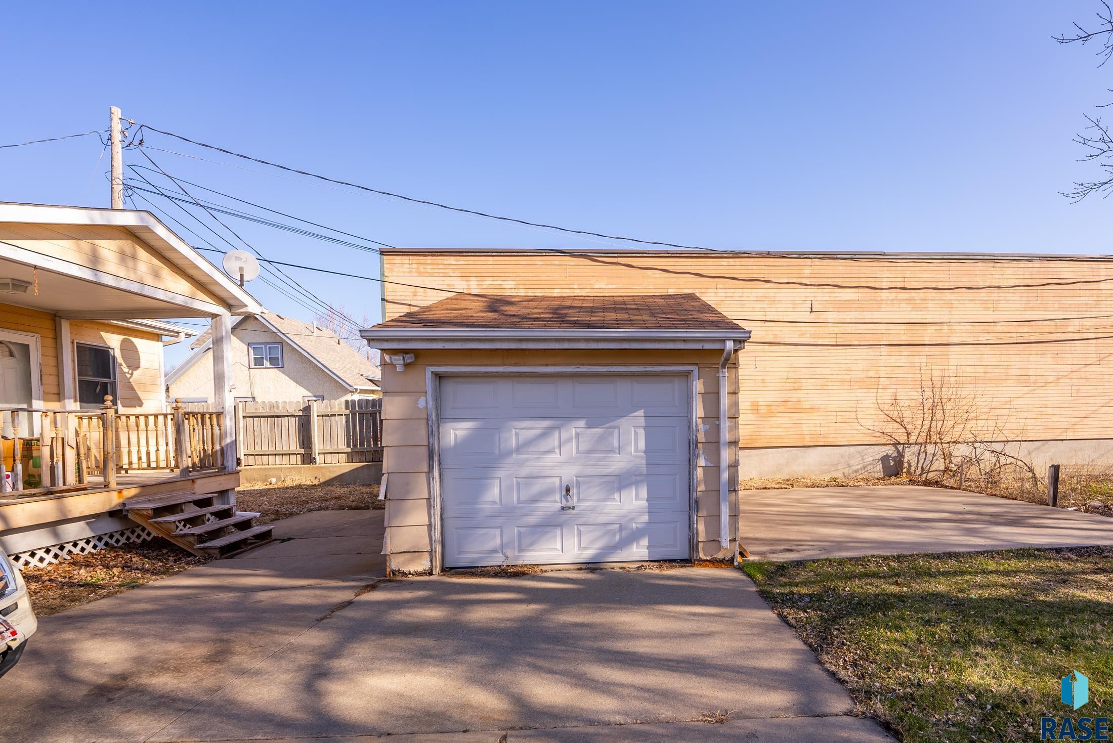 216 S Walts Ave