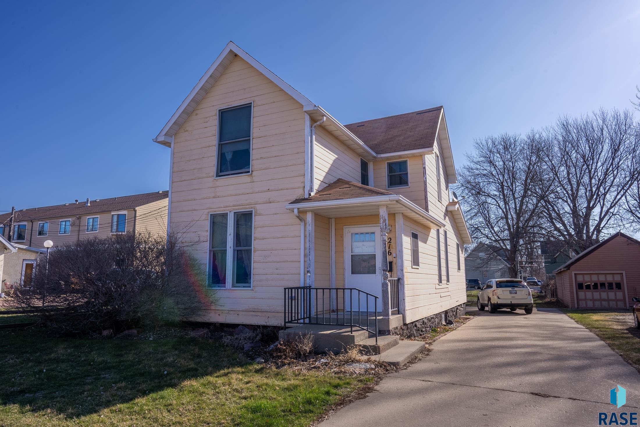 216 S Walts Ave