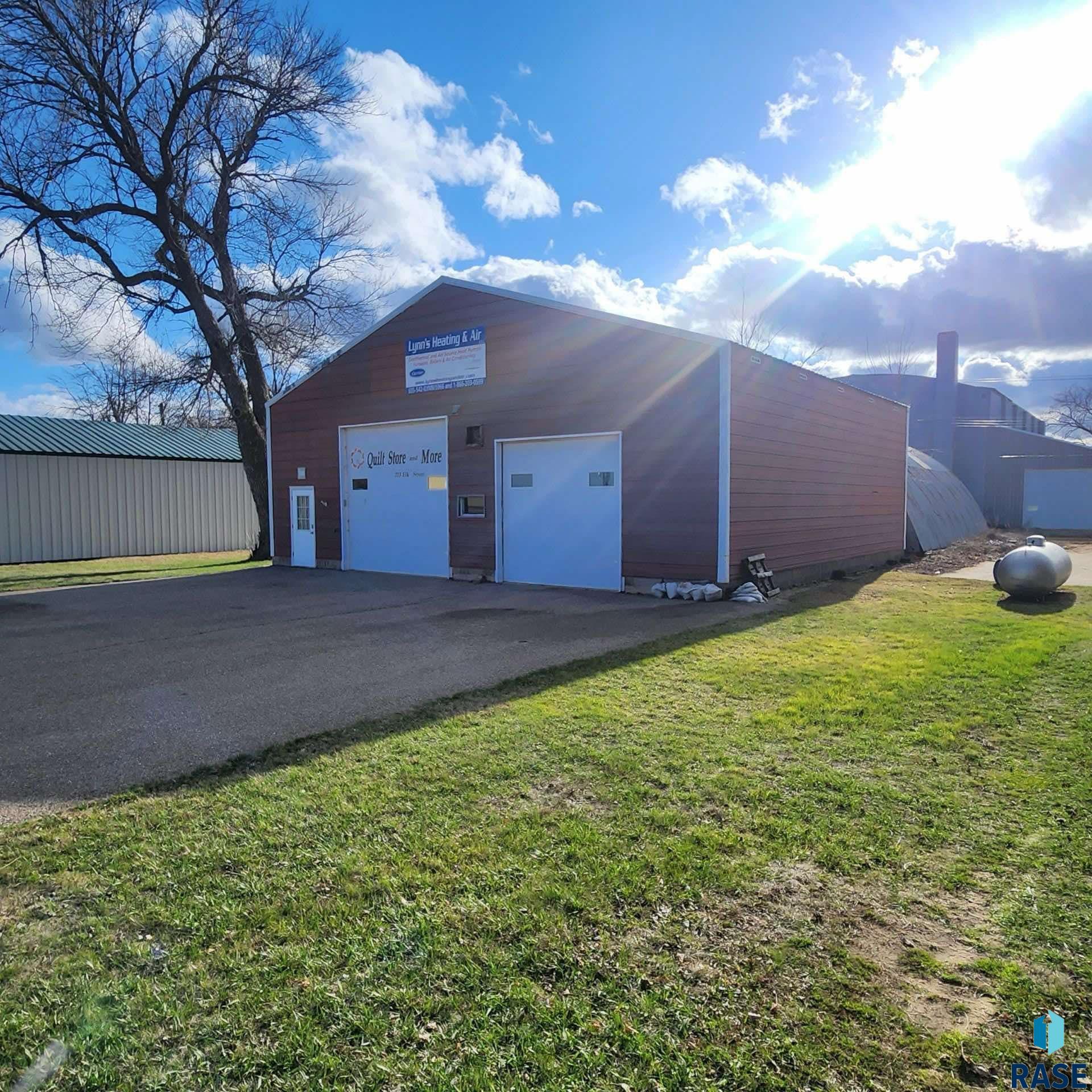 215 Elk St S