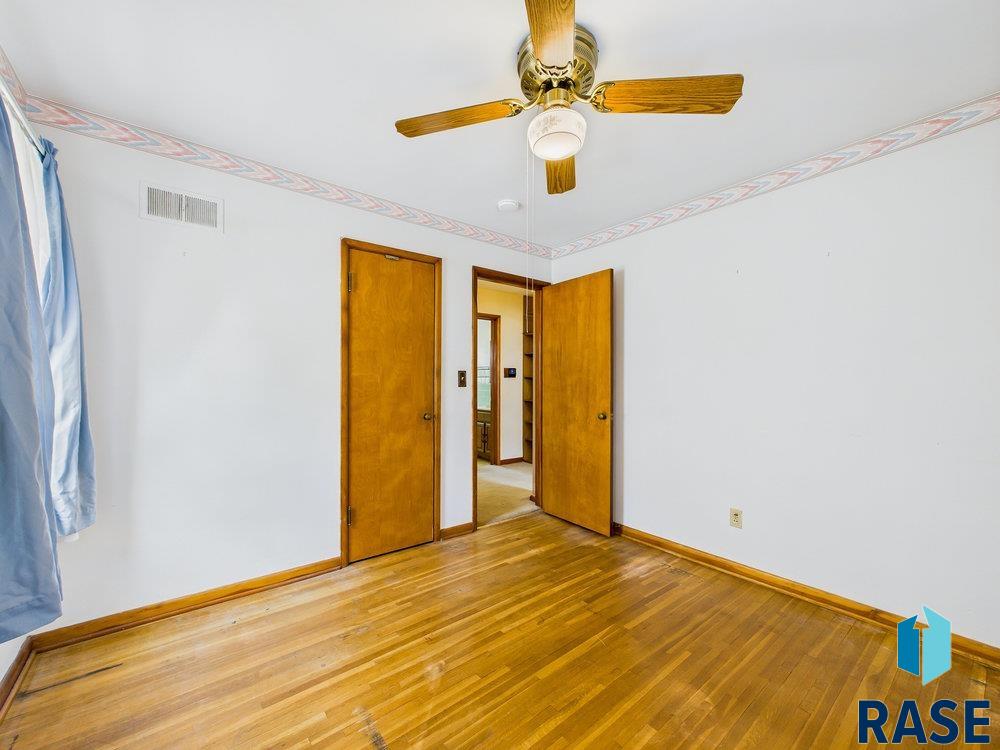 1721 W 11th St