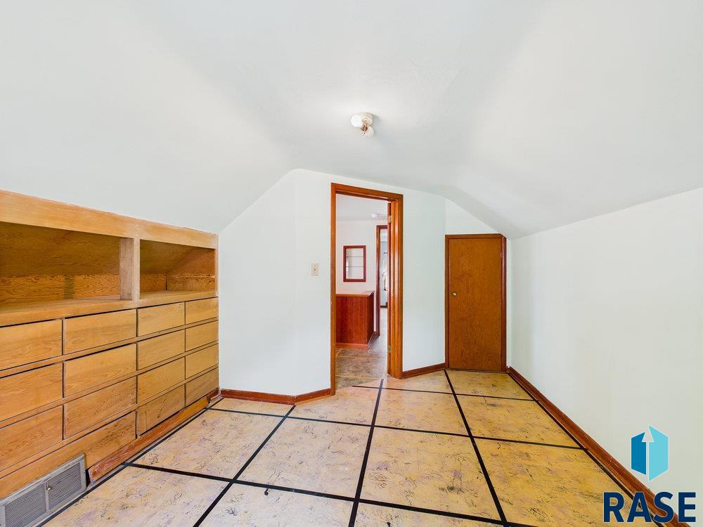 1721 W 11th St