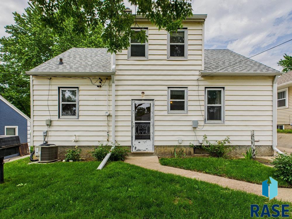 1721 W 11th St