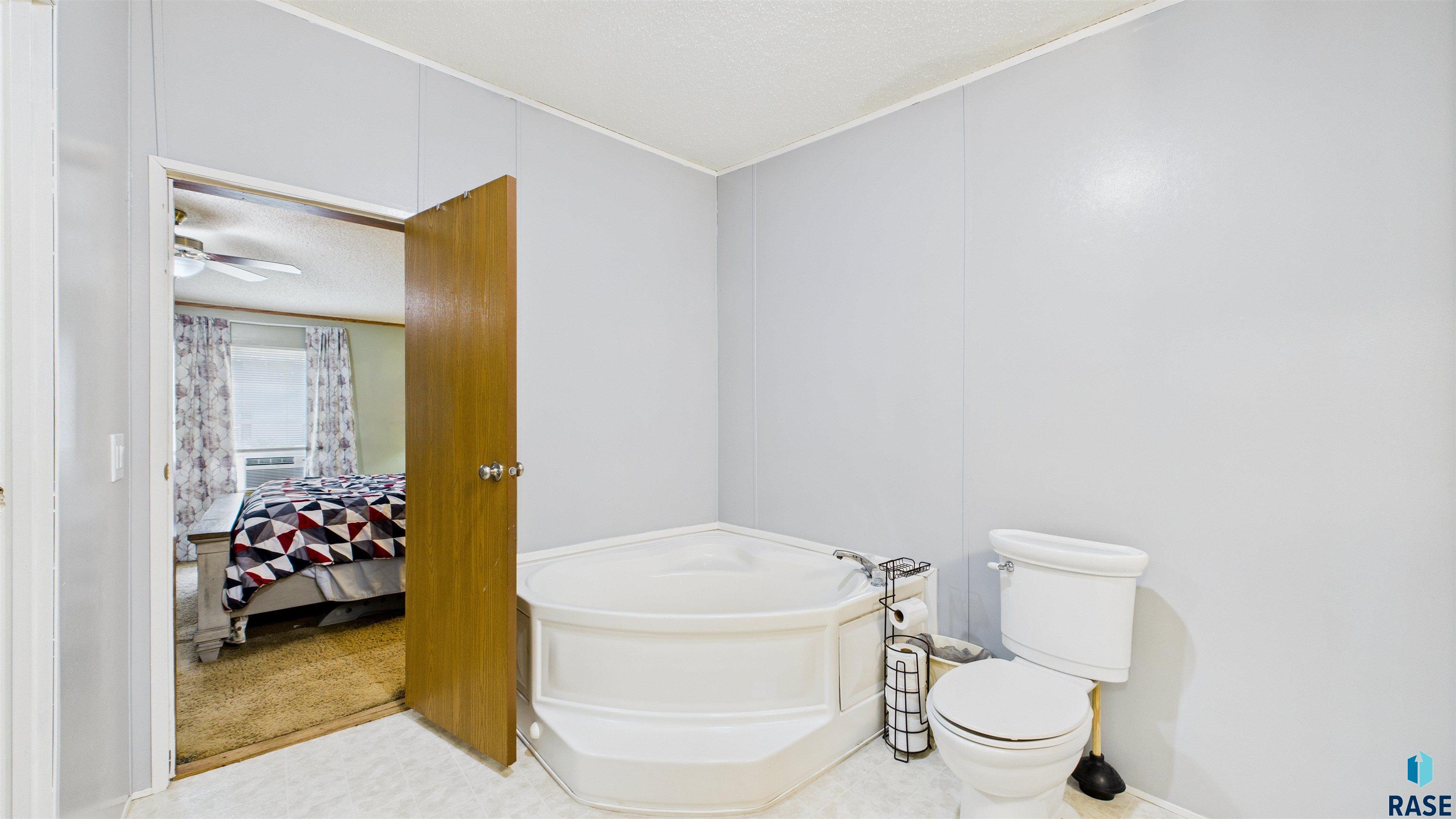 600 N Cockatiel Pl