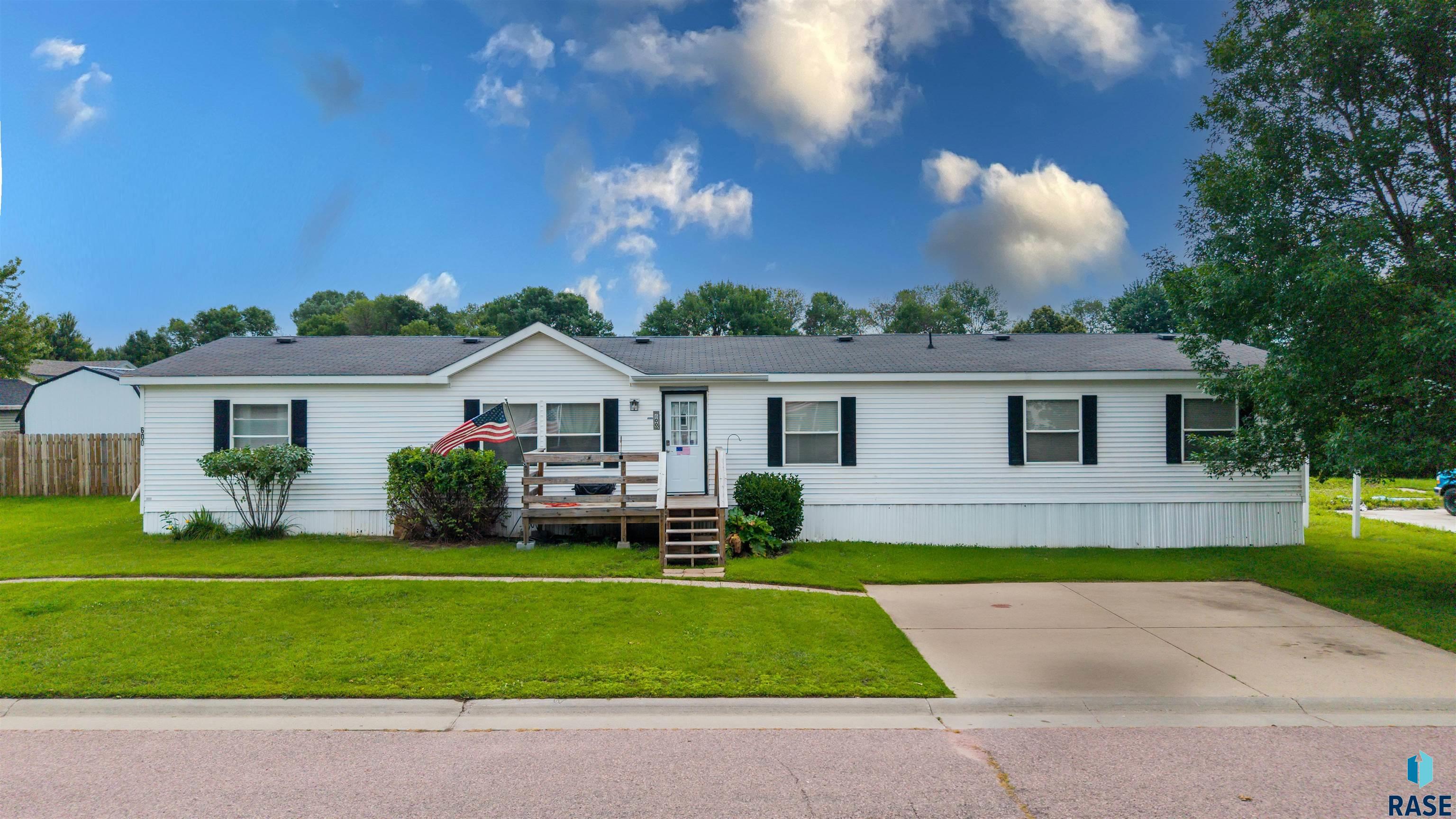 600 N Cockatiel Pl