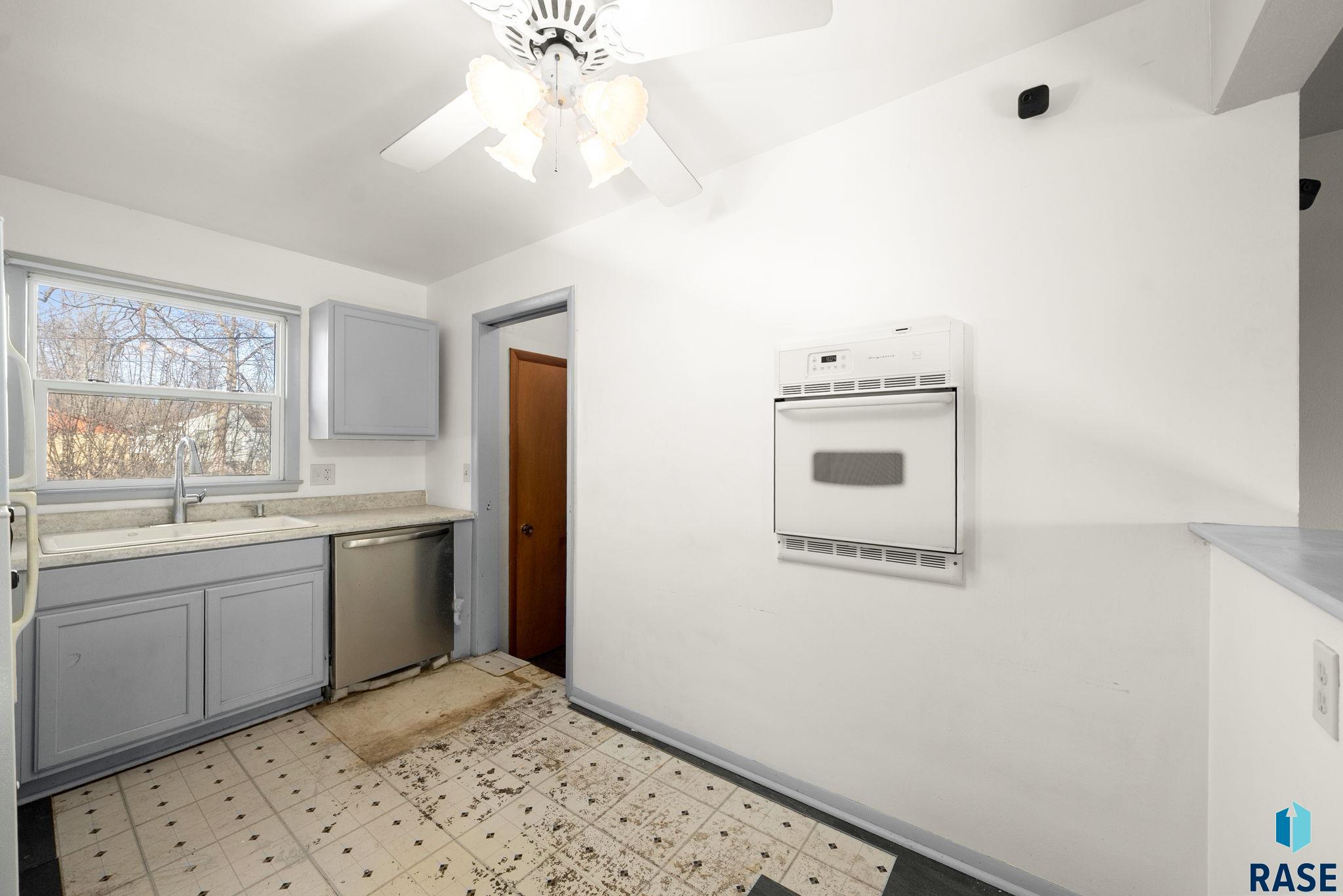3005 Western Ave