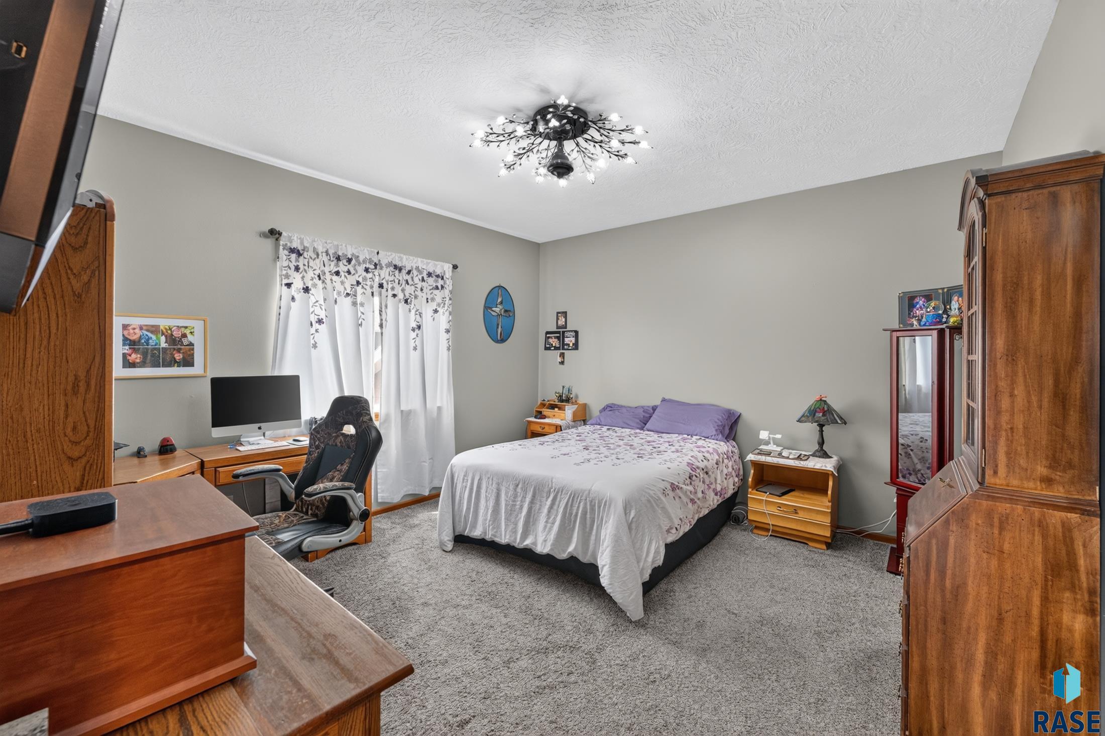 3409 N Orion Dr