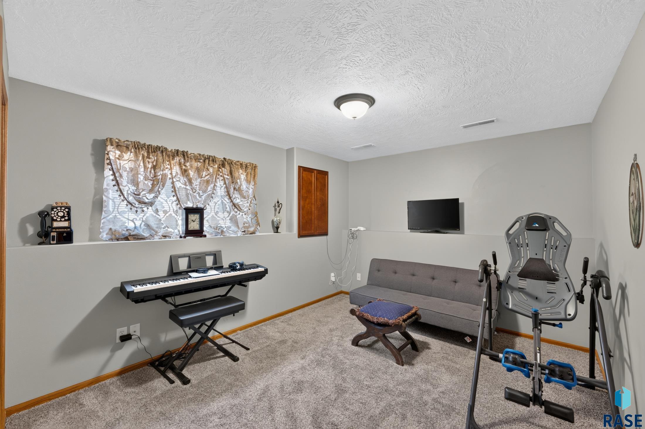 3409 N Orion Dr