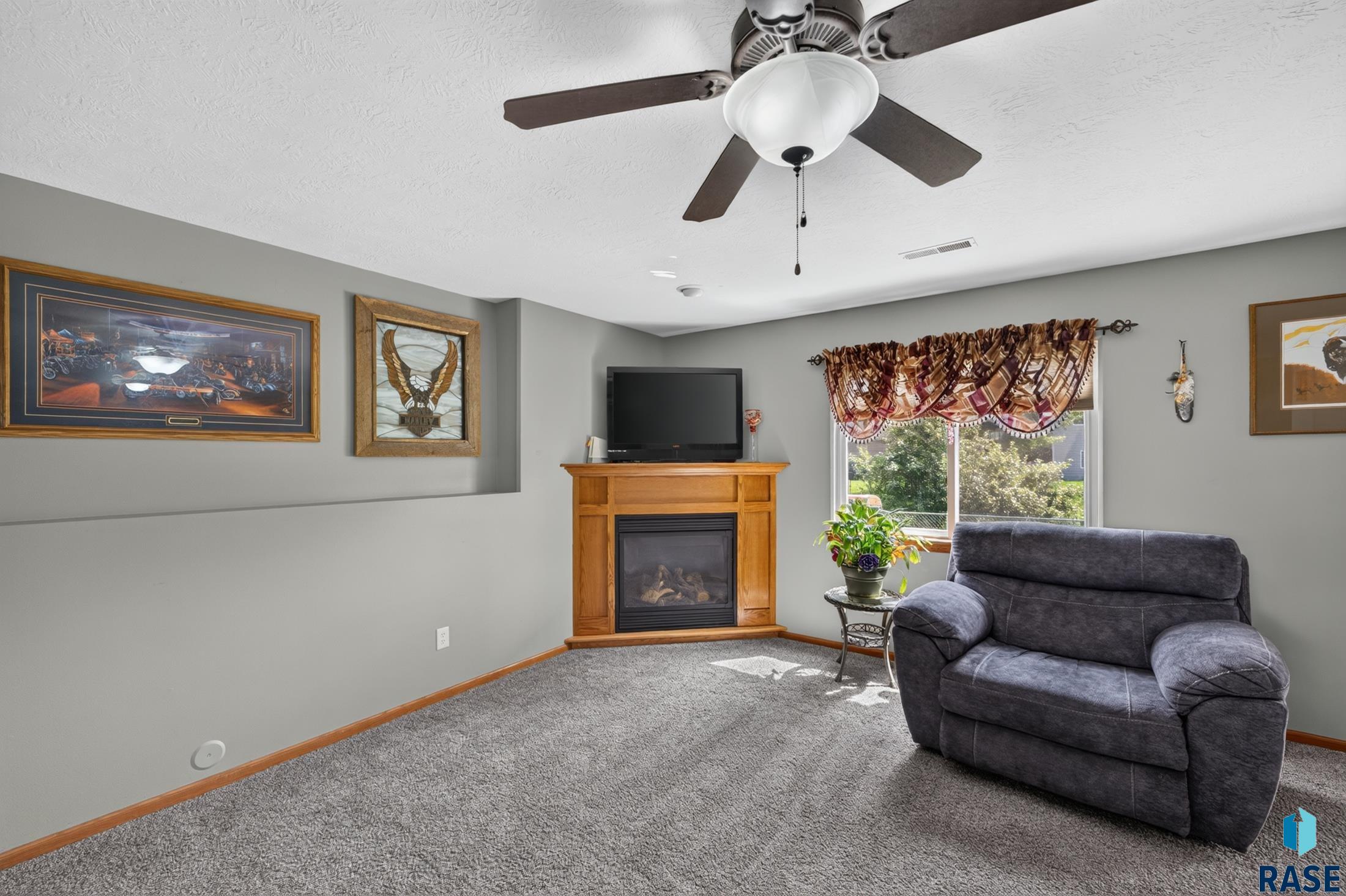 3409 N Orion Dr